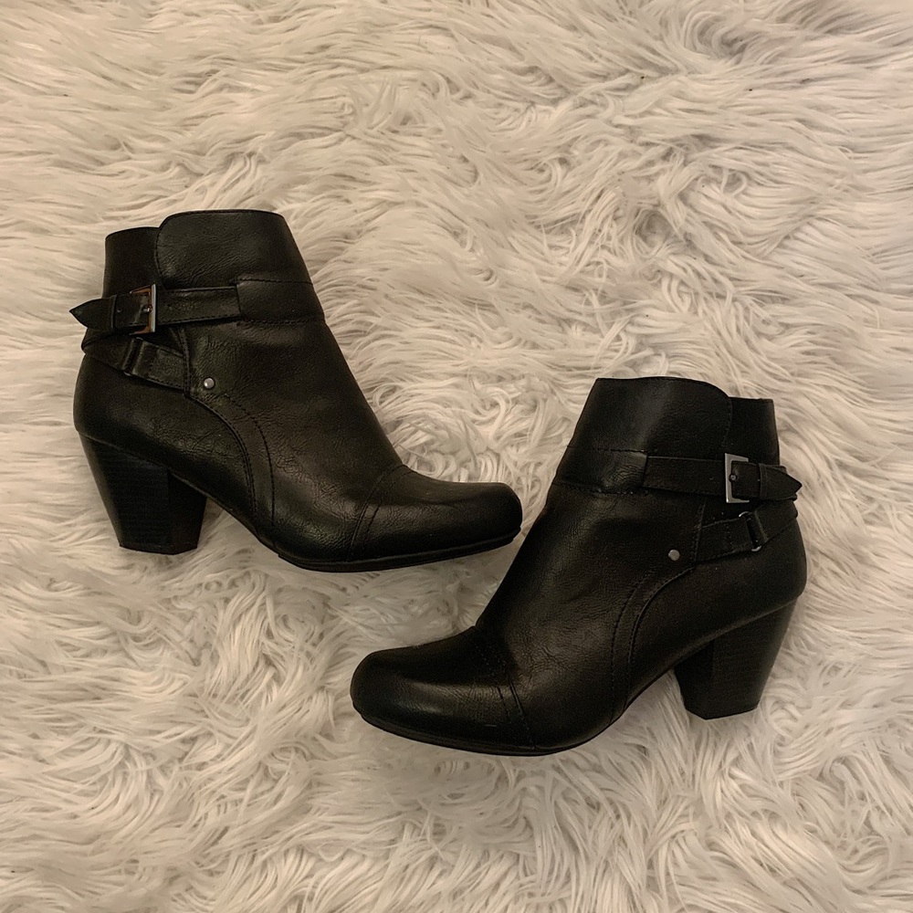RIALTO Black Wedge Booties w/Buckle